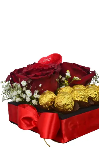 [010] Arreglo de rosas con 8 bombones ferreros y corazón en base