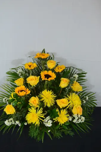 [010] Arreglo mixto de girasoles, rosas y crisantemos